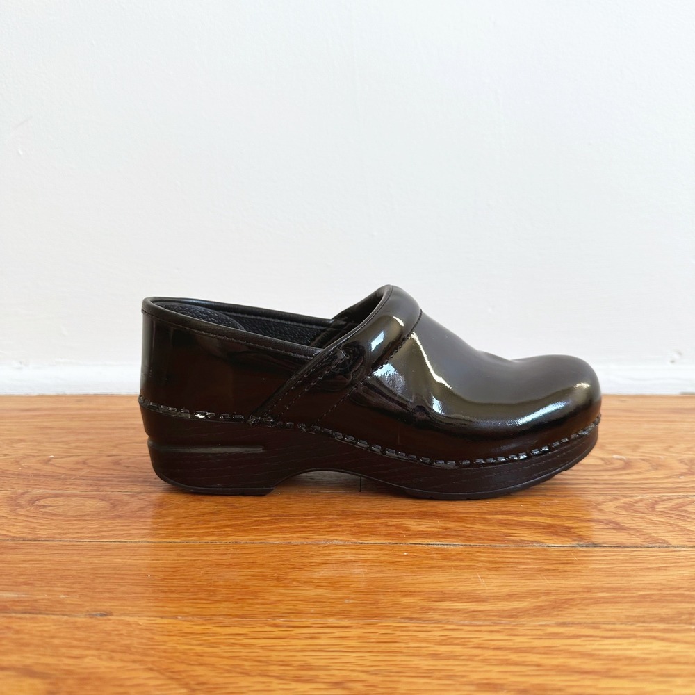 Dansko Professional Black Patent Leather Clogs Shoes Womens 37/US 6.5 Workwear